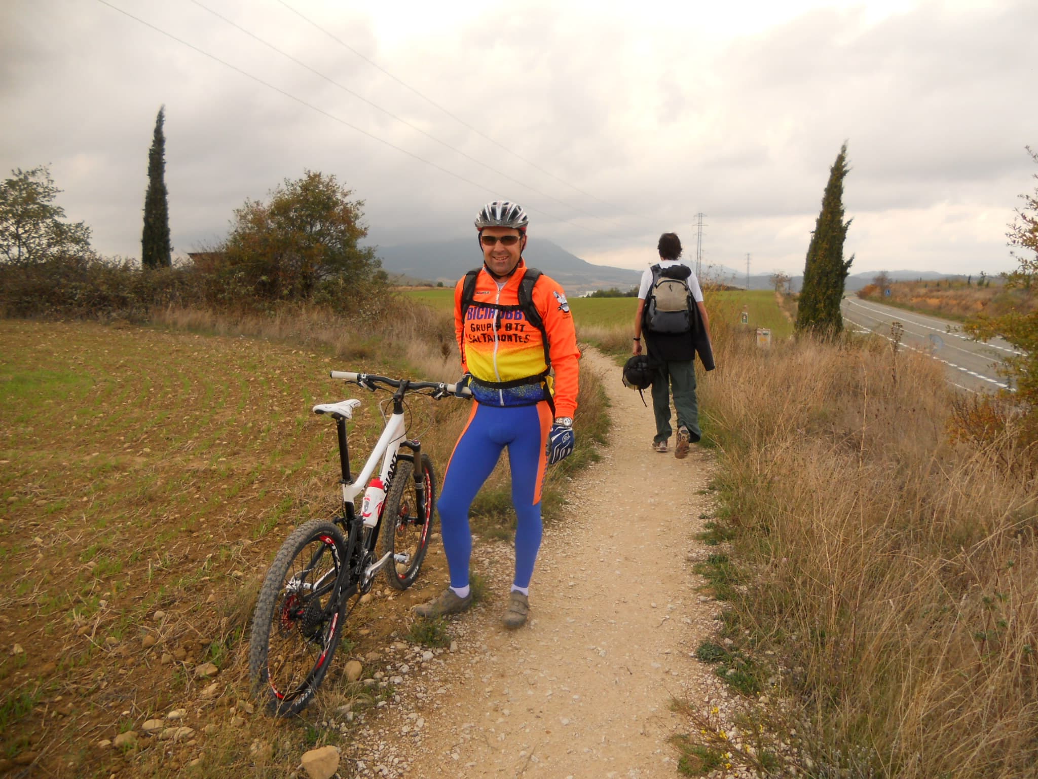 Ciclista na trilha