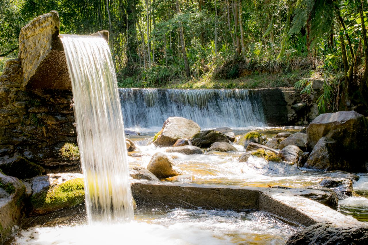 Ducha no rio da pousada santa clara