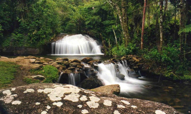 Cachoeira no Vale do Alcantilado