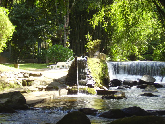 Rio com dcha naturaç