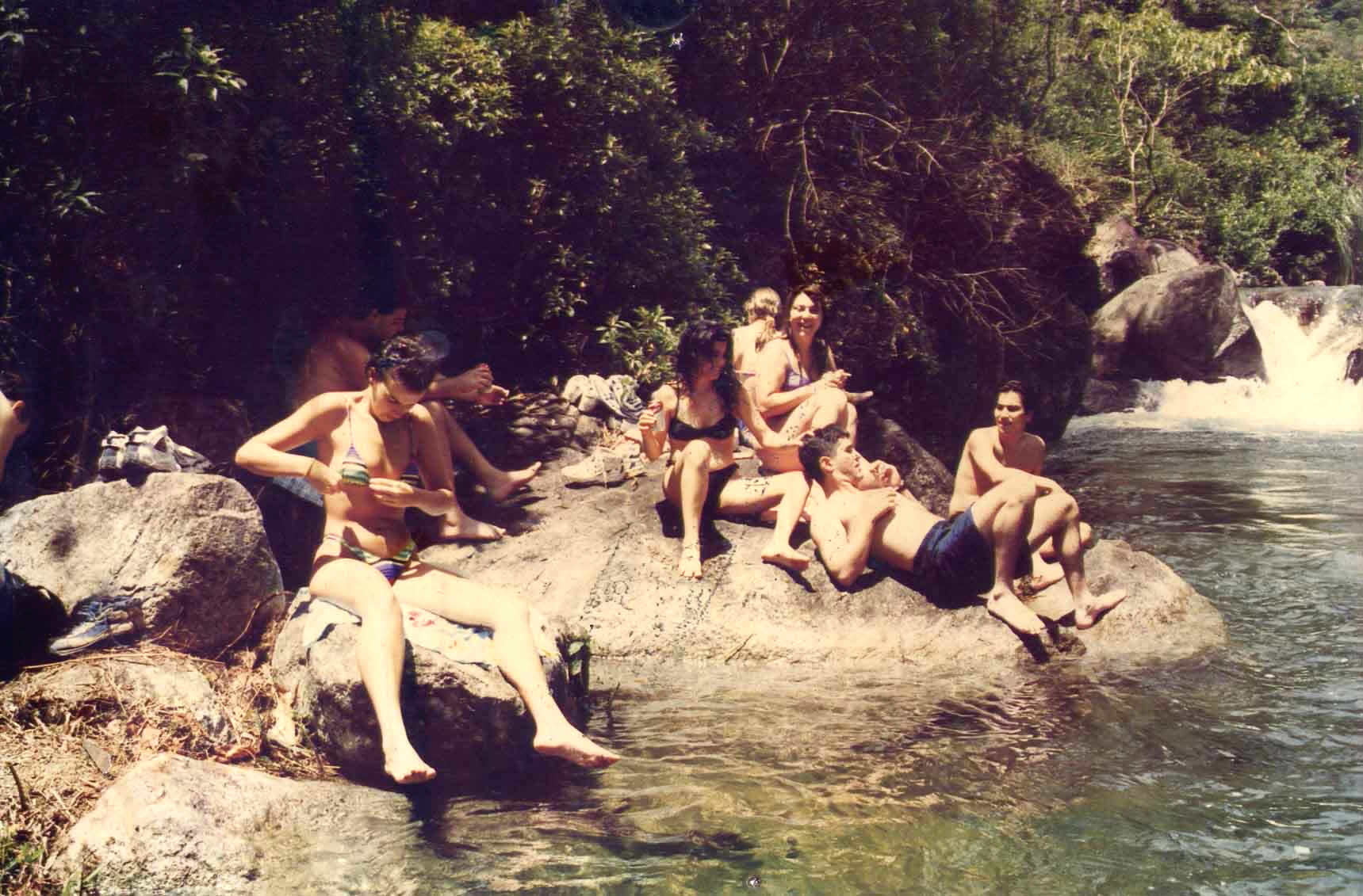 Amigos curtindo a natureza em Visconde de Maua