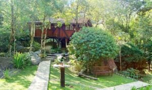 Chal&eacute; de madeira da Pousada Jardim das &Aacute;guas em Visconde de Mau&aacute;