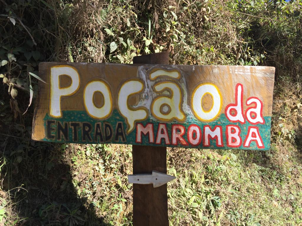 Placa do Poção da Maromba e sua piscina natural