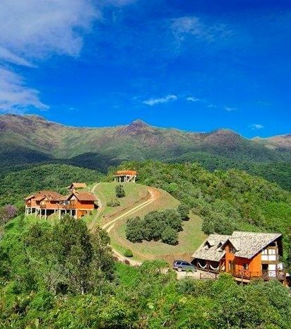 Chalés em meio as Escarpas da Serra da Mantiqueira