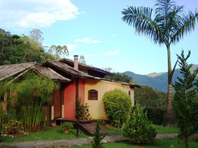 Chalé e jardim elaborada em Visconde de Maua MG