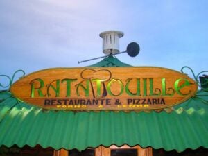 Placa do restaurante na vila de Maringá