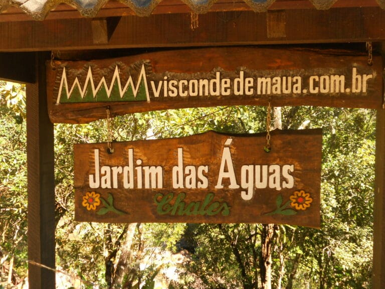 Placa da Pousada Jardim das Águas