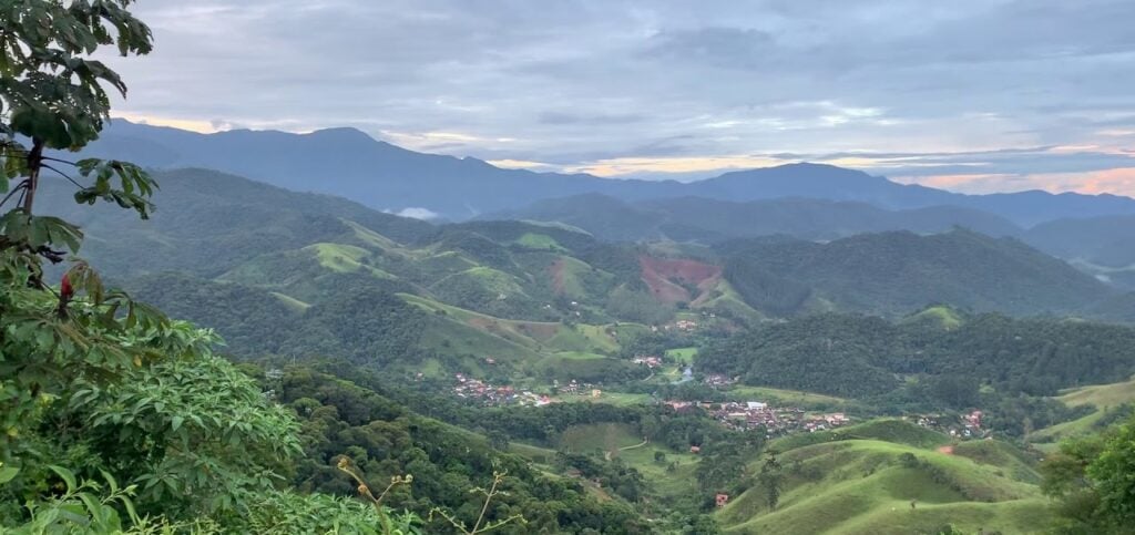 Montanhas e vales da região de Visconde de Maua RJ