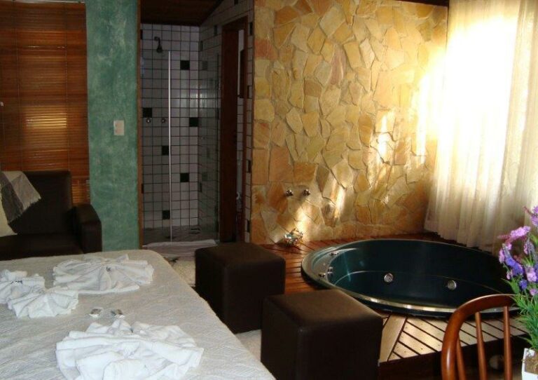 Chalés em Visconde de Mauá com ante sala e banheira
