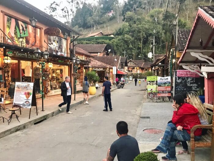 Rua do comércio em Visconde de Maua
