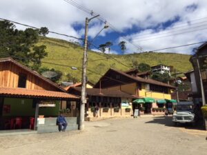 Praça da Maromba e suas casinhas de alvanaria