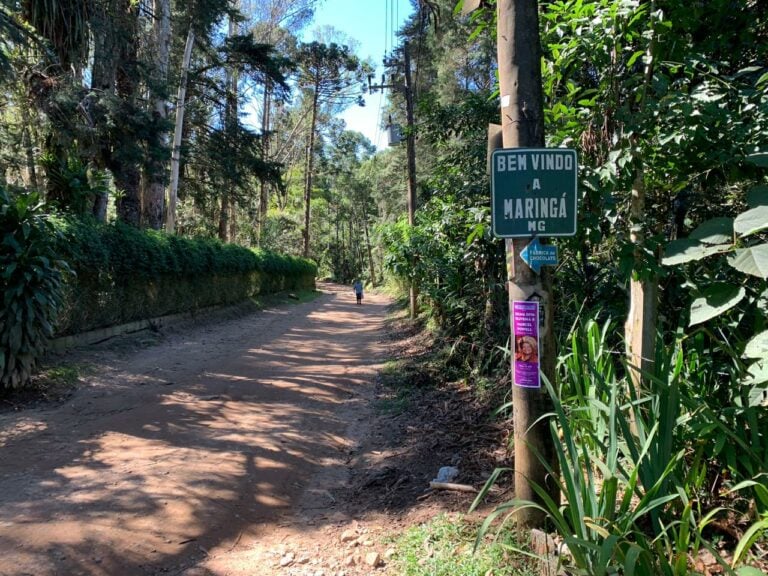 Trilha de terra na vila de Maringá s em Visconde de Mauá