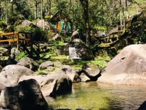 Rio de águas limpas em Visconde de Maua