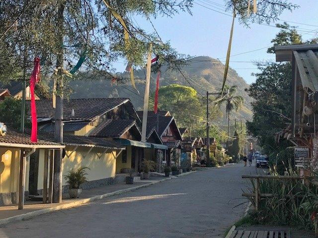 Restaurantes na vila de Maringá