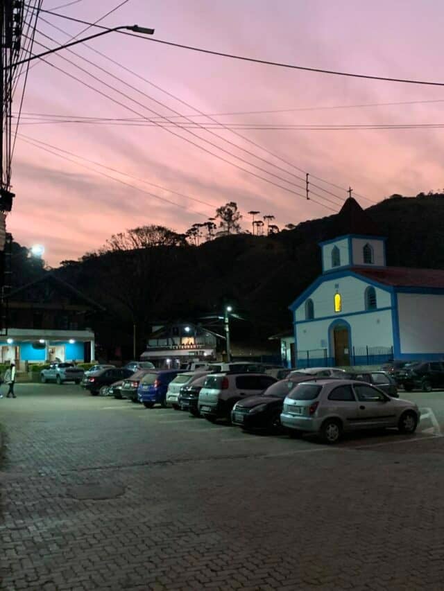 Céu colorido na Vila da Maromba em Visconde de Maua